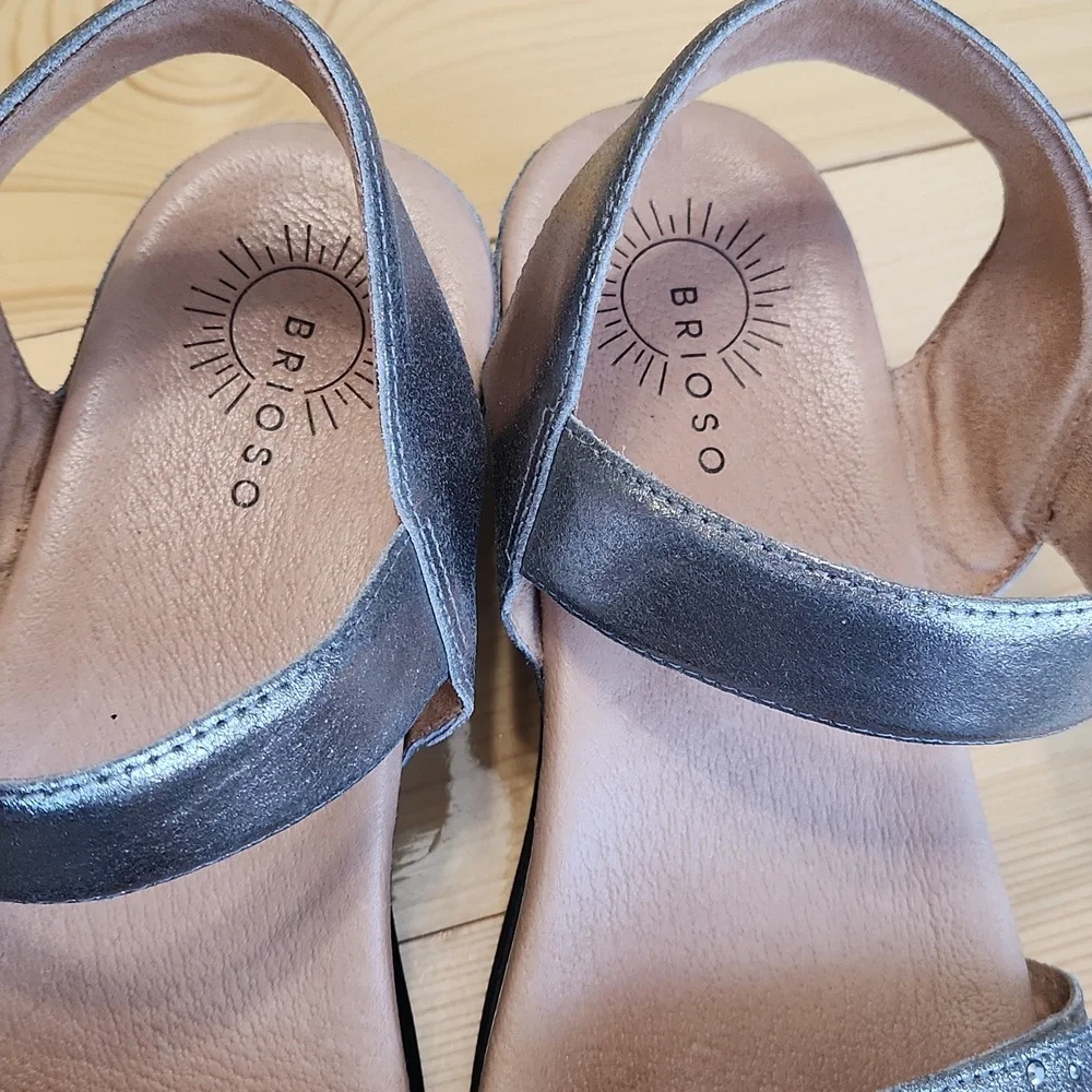 Brioso Huntley Sandals Comfort Metallic Covered Wedge in Pewter Size 9.5 - Picture 7 of 17